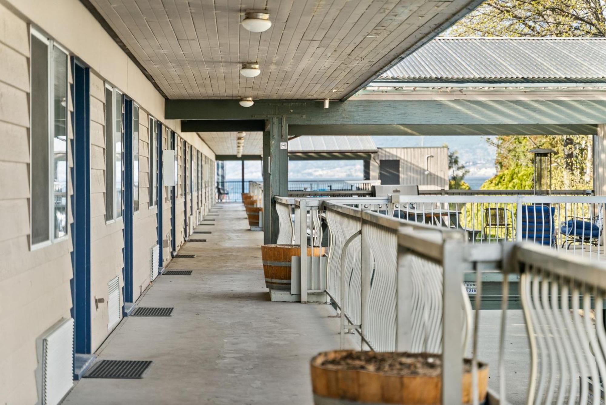 Okanagan Lakefront Resort Penticton Exterior photo